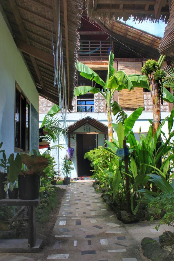 Footprints Homestay (Adults Only) General Luna  Exterior photo